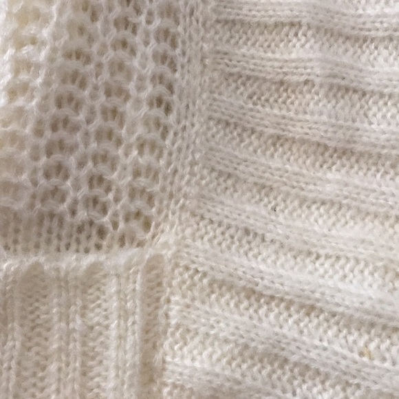 White Sleeveless Cardigan - Picture 4 of 5